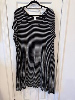 Old Navy Black & White Striped Scoop Neck Midi Dress